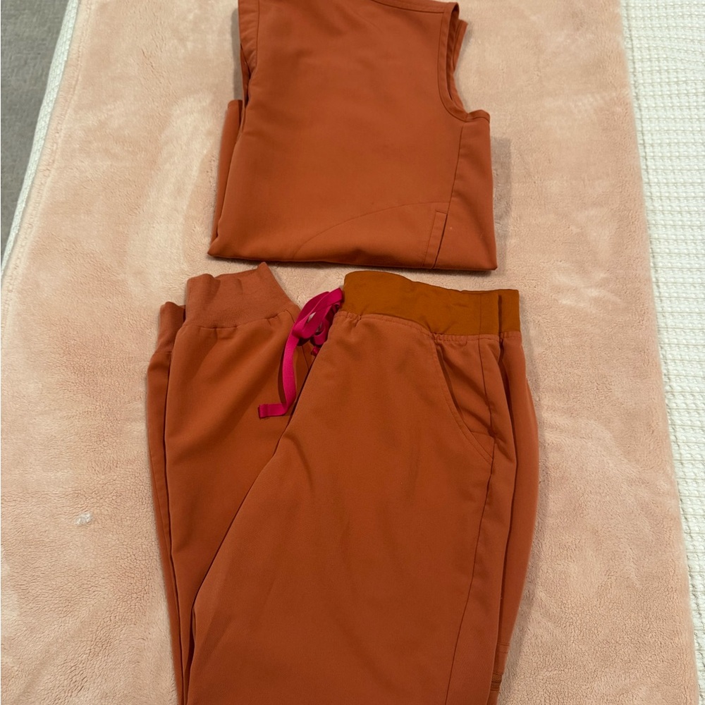 Figs Terracotta Rafael Top and Jogger Set